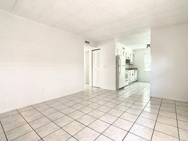 714 Michigan Ct Apt 2, St Cloud, FL 34769