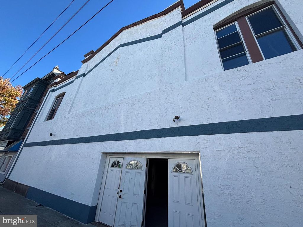 5926-32 LANSDOWNE AVE, Philadelphia, PA 19151