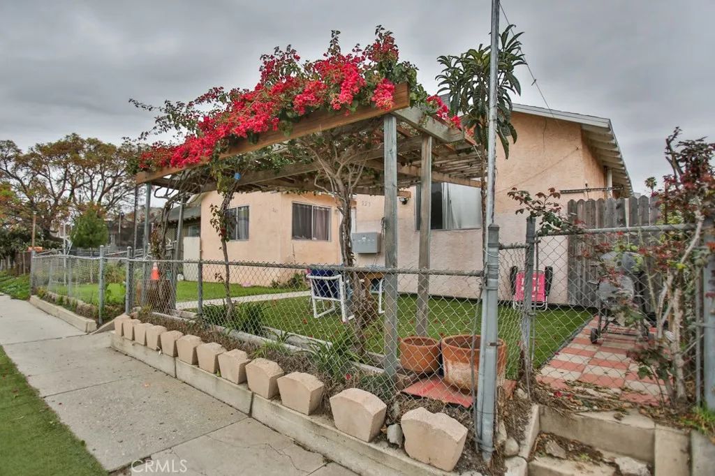 823 W 81st Street, Los Angeles, CA 90044