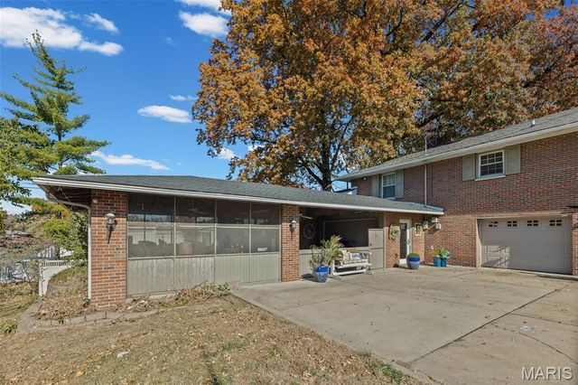 3838 Omega Street, Alton, IL 62002