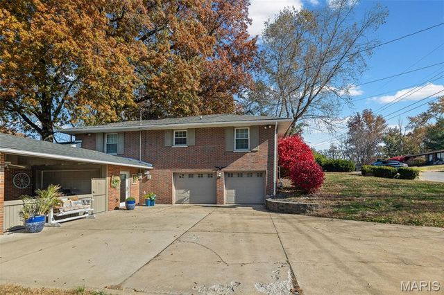 3838 Omega Street, Alton, IL 62002