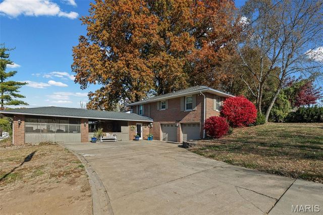 3838 Omega Street, Alton, IL 62002