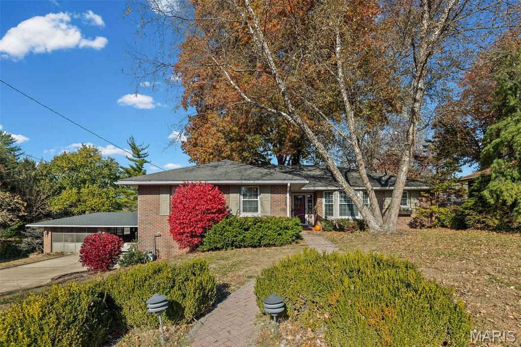 3838 Omega Street, Alton, IL 62002