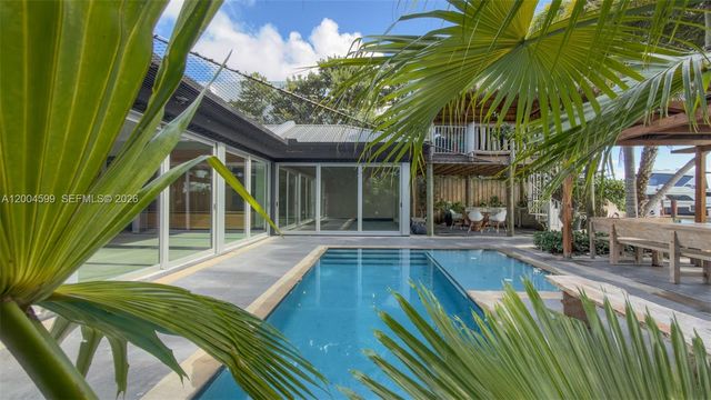 2440 N Shore Ter, Miami Beach, FL 33141