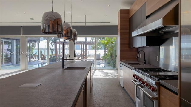 2440 N Shore Ter, Miami Beach, FL 33141