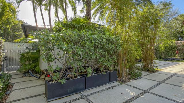 2440 N Shore Ter, Miami Beach, FL 33141