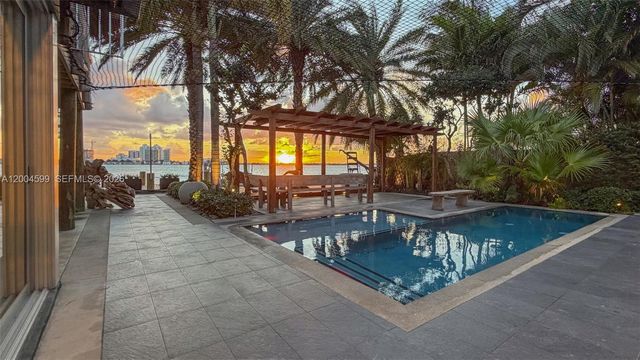 2440 N Shore Ter, Miami Beach, FL 33141