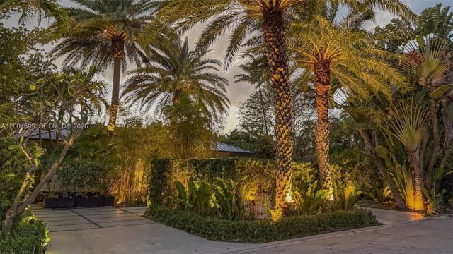 2440 N Shore Ter, Miami Beach, FL 33141