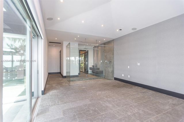 2440 N Shore Ter, Miami Beach, FL 33141