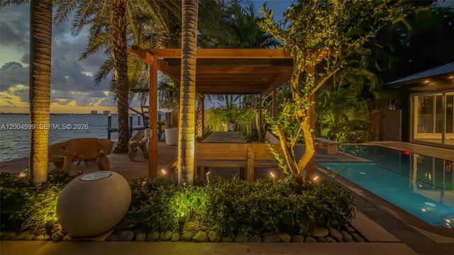 2440 N Shore Ter, Miami Beach, FL 33141