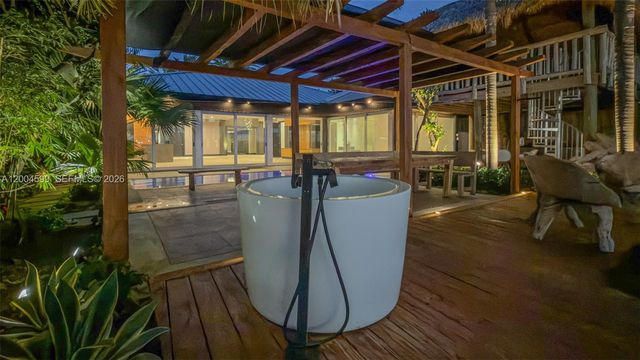 2440 N Shore Ter, Miami Beach, FL 33141