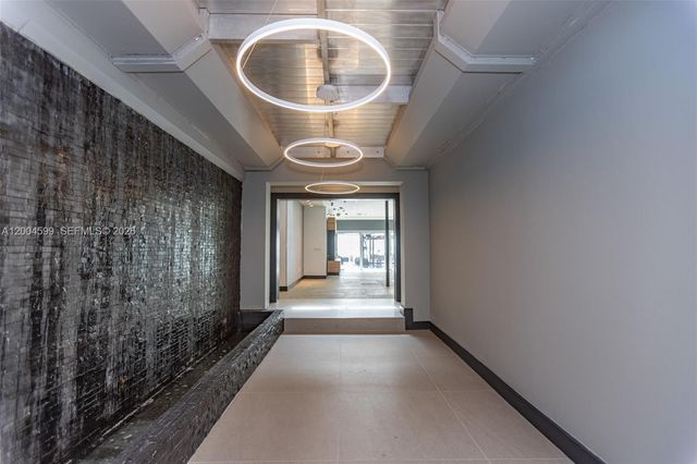 2440 N Shore Ter, Miami Beach, FL 33141