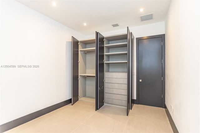 2440 N Shore Ter, Miami Beach, FL 33141