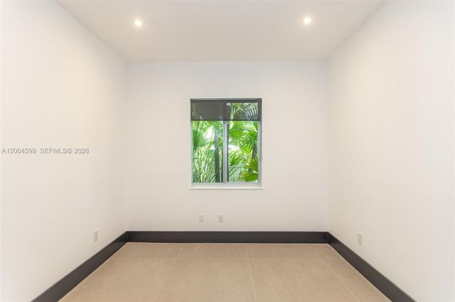 2440 N Shore Ter, Miami Beach, FL 33141