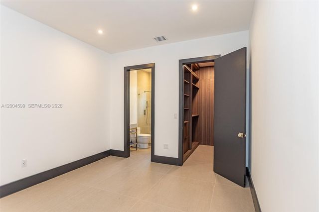 2440 N Shore Ter, Miami Beach, FL 33141