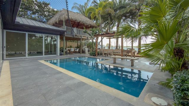 2440 N Shore Ter, Miami Beach, FL 33141