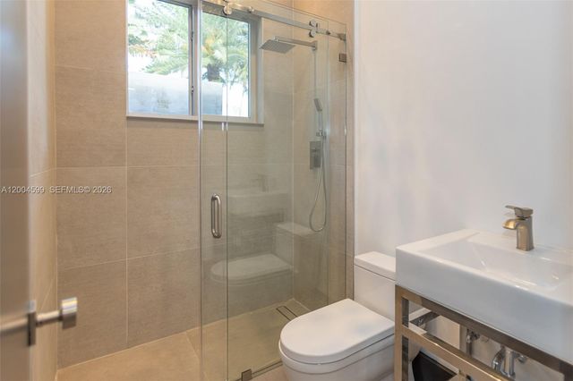 2440 N Shore Ter, Miami Beach, FL 33141