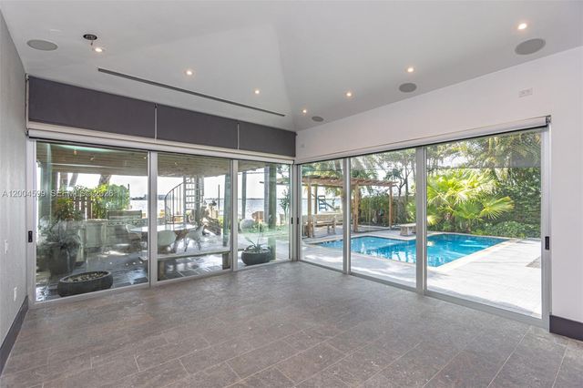 2440 N Shore Ter, Miami Beach, FL 33141