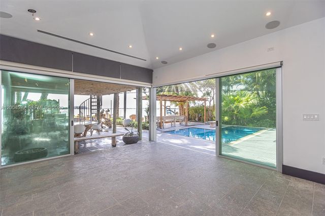 2440 N Shore Ter, Miami Beach, FL 33141