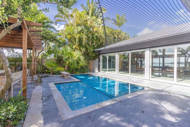 2440 N Shore Ter, Miami Beach, FL 33141