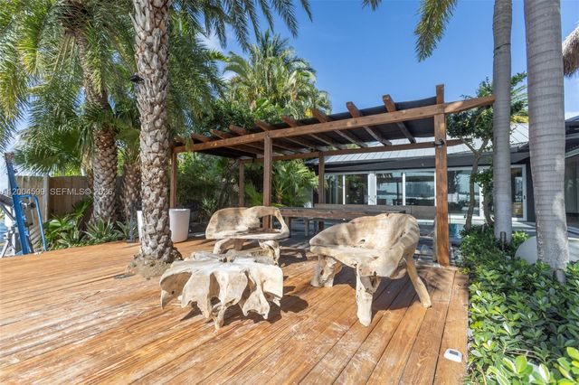 2440 N Shore Ter, Miami Beach, FL 33141