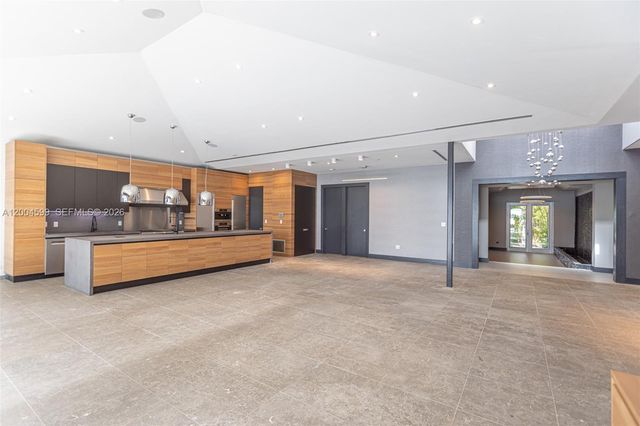 2440 N Shore Ter, Miami Beach, FL 33141