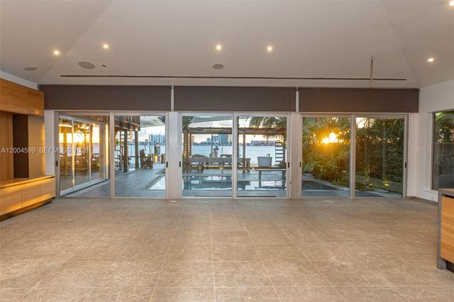 2440 N Shore Ter, Miami Beach, FL 33141