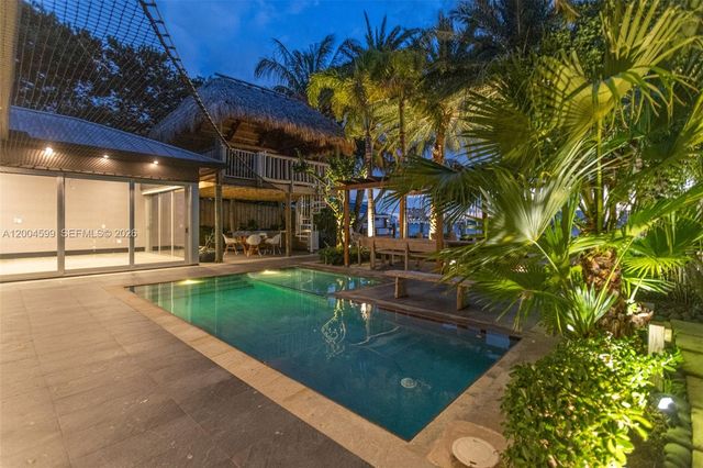 2440 N Shore Ter, Miami Beach, FL 33141