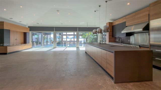 2440 N Shore Ter, Miami Beach, FL 33141