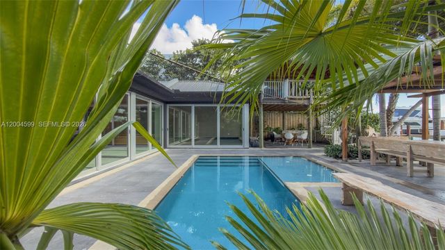 2440 N Shore Ter, Miami Beach, FL 33141