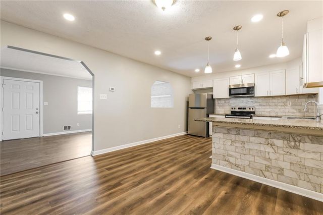 942 Majesty Lane, Morrow, GA 30260