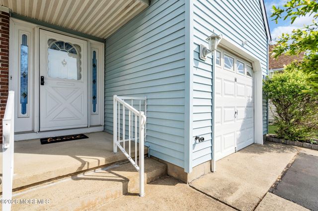 27 Abergele Drive, Toms River, NJ 08757