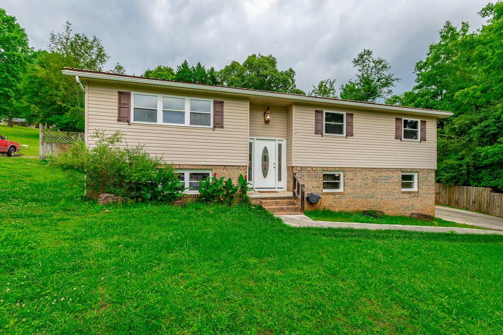 72 Gregory Lane, Lafayette, GA 30728