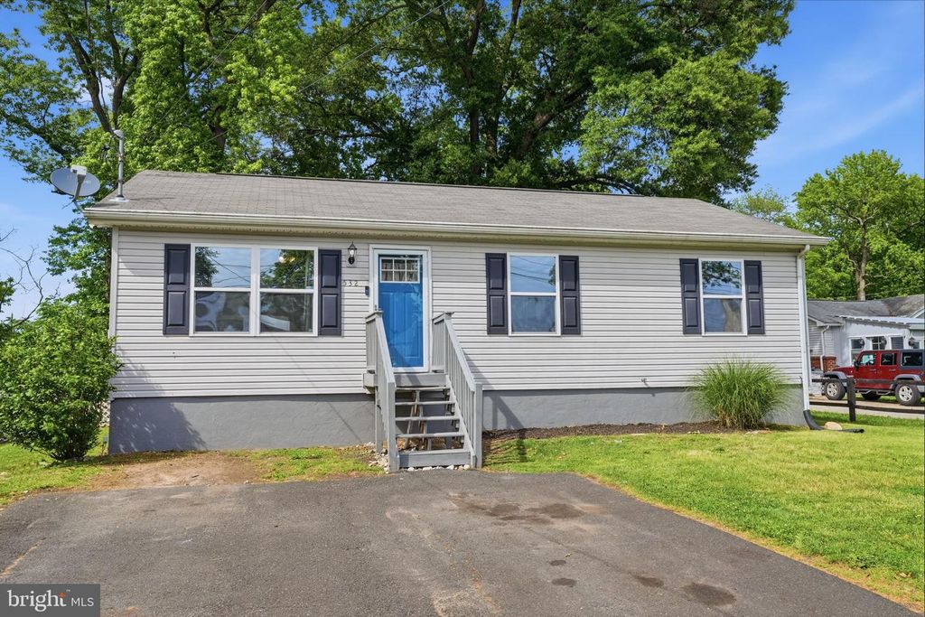 532 WESTERN AVE, Bristol, PA 19007