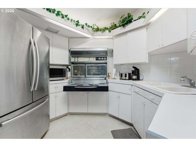 12000 Sw 116TH Ave, Tigard, OR 97223