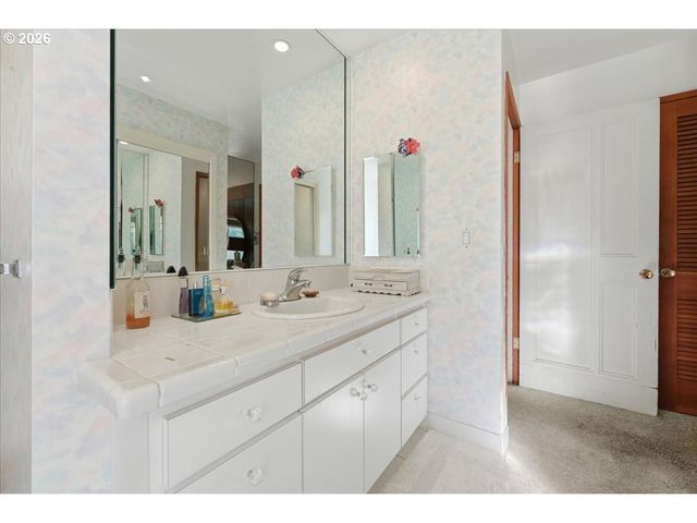 12000 Sw 116TH Ave, Tigard, OR 97223