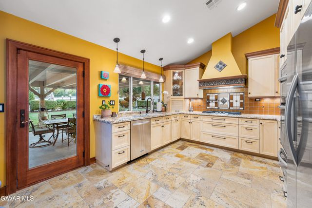 5516 Crest Drive, Palmdale, CA 93551