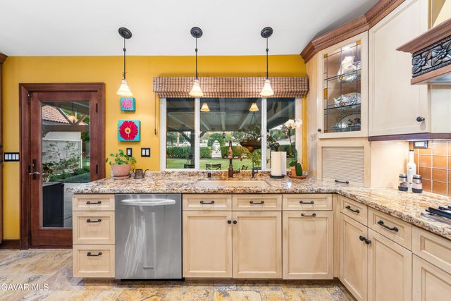 5516 Crest Drive, Palmdale, CA 93551