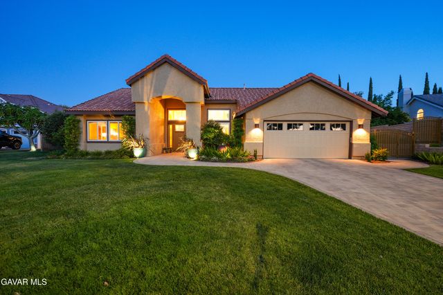 5516 Crest Drive, Palmdale, CA 93551