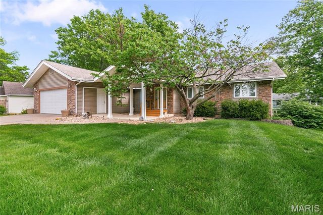 21 Savoy Drive, Lake St Louis, MO 63367
