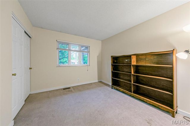 21 Savoy Drive, Lake St Louis, MO 63367