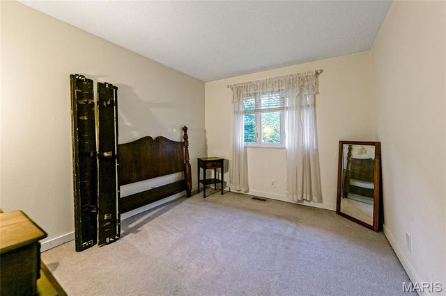 21 Savoy Drive, Lake St Louis, MO 63367