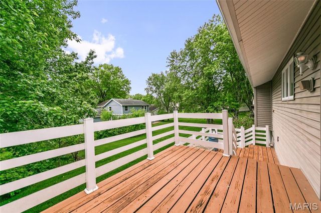21 Savoy Drive, Lake St Louis, MO 63367