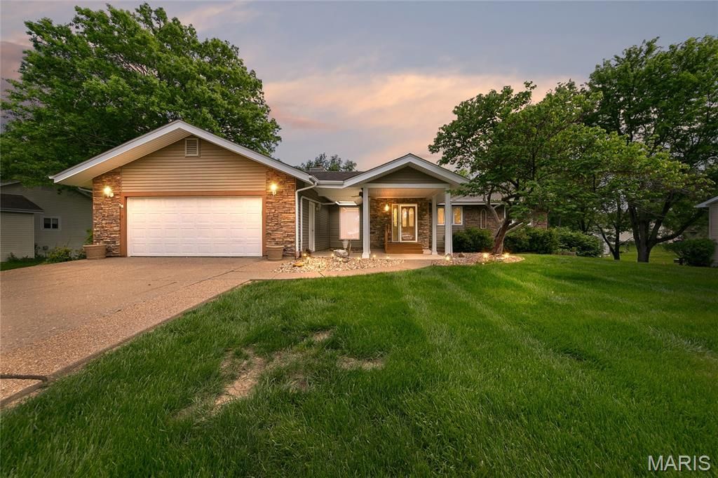 21 Savoy Drive, Lake St Louis, MO 63367