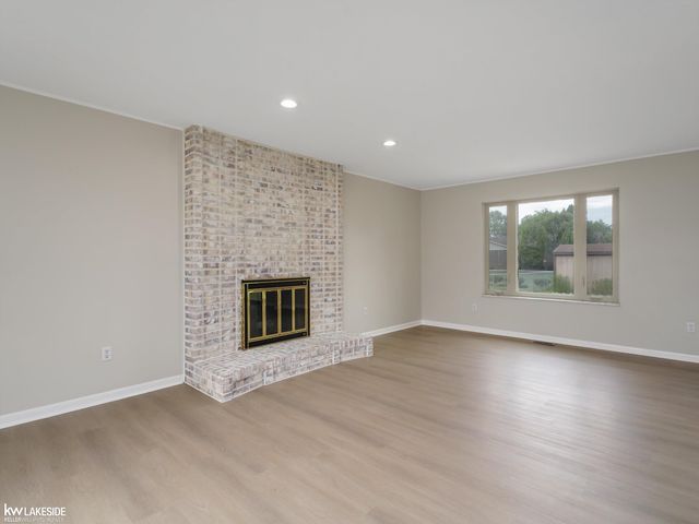 42411 Royal Lane, Clinton Twp, MI 48038