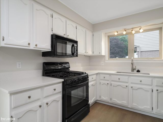 42411 Royal Lane, Clinton Twp, MI 48038