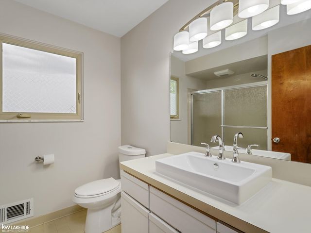 42411 Royal Lane, Clinton Twp, MI 48038