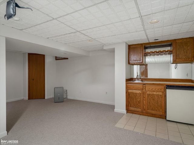 42411 Royal Lane, Clinton Twp, MI 48038