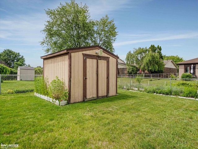 42411 Royal Lane, Clinton Twp, MI 48038