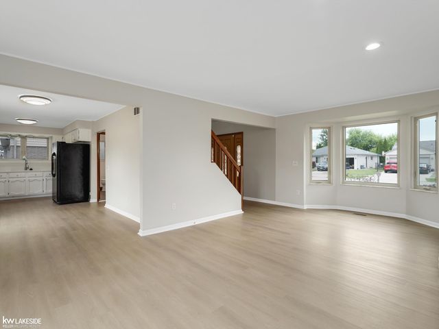 42411 Royal Lane, Clinton Twp, MI 48038